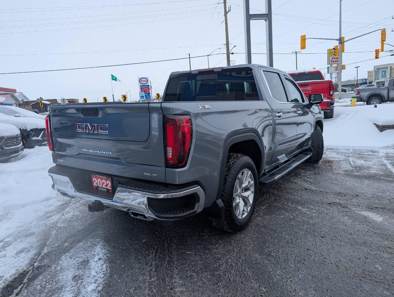 2022 GMC Sierra 1500 Limited Crew Cab Short Box 4-Wheel Drive SLT Photo