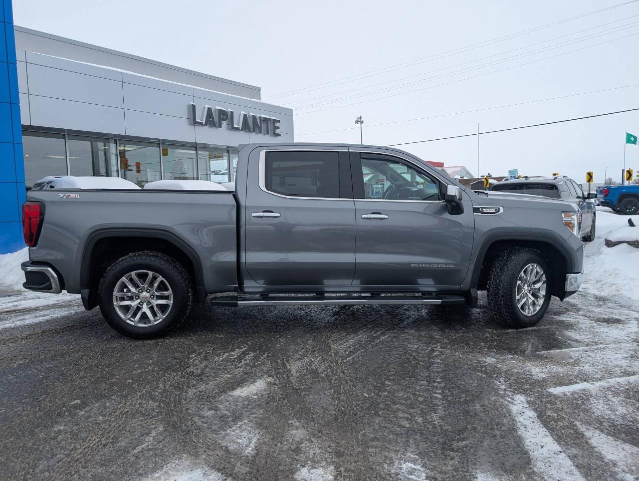2022 GMC Sierra 1500 Limited Crew Cab Short Box 4-Wheel Drive SLT Photo