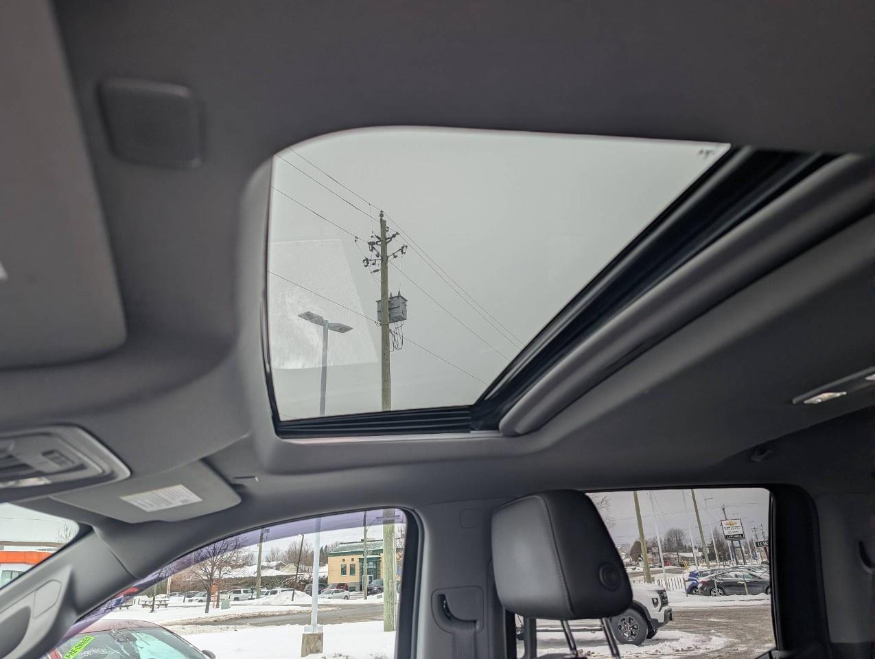 2022 GMC Sierra 1500 Limited Crew Cab Short Box 4-Wheel Drive SLT Photo