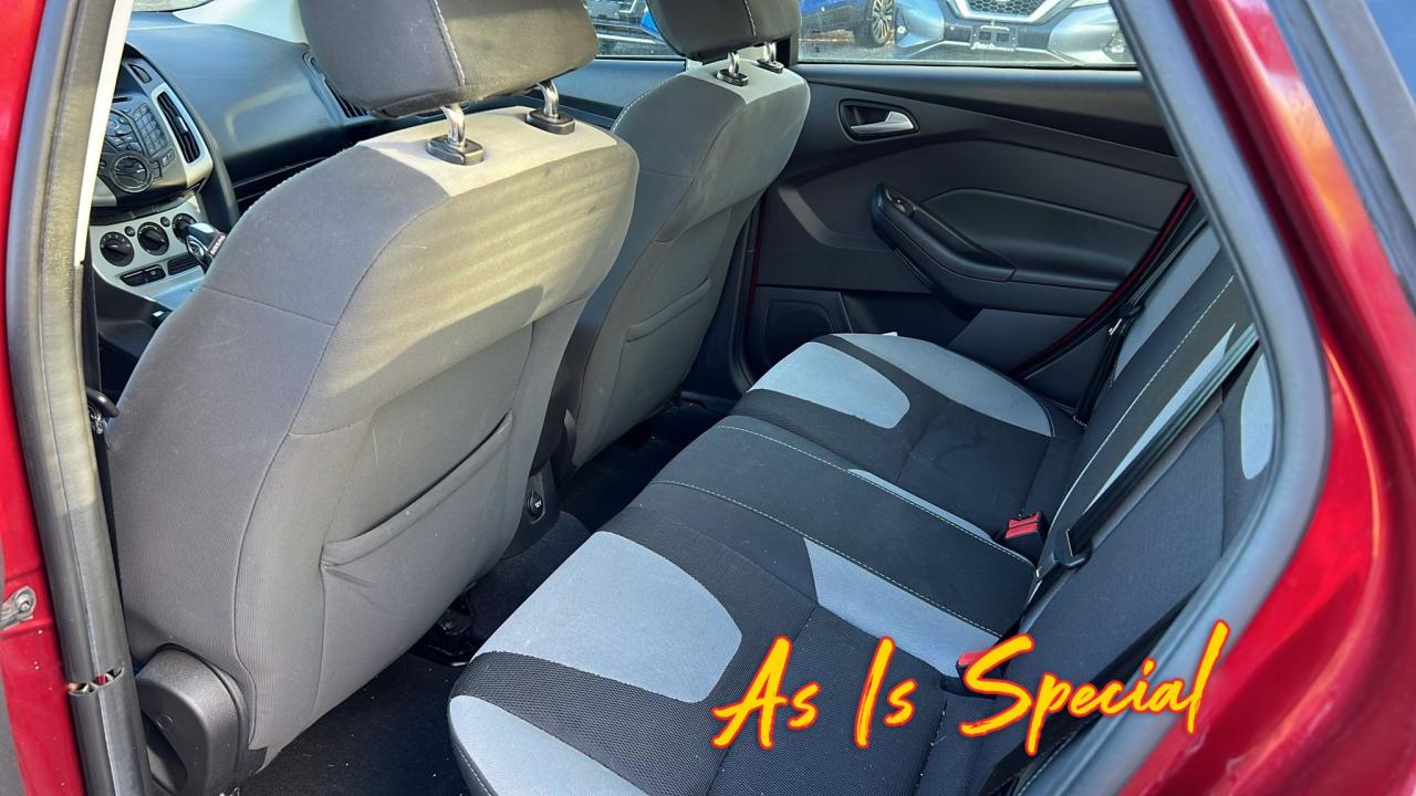 2014 Ford Focus SE 4DR SEDAN Photo2