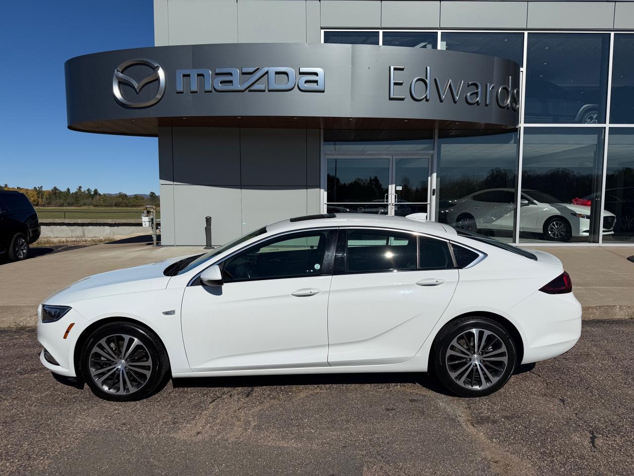 2019 Buick Regal Sportback Essence 4dr All-Wheel Drive Hatchback Photo0