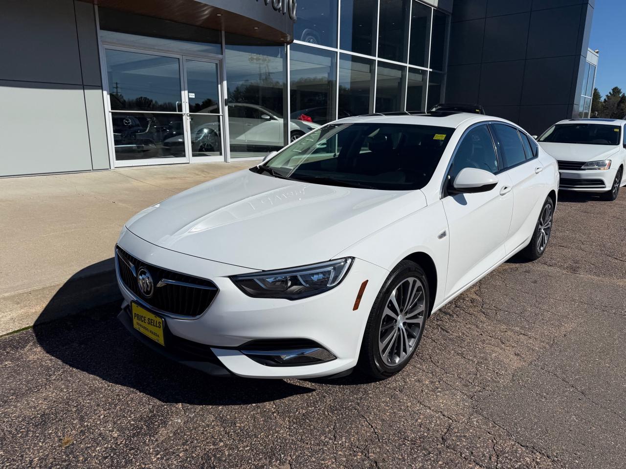 2019 Buick Regal Sportback Essence 4dr All-Wheel Drive Hatchback Photo3