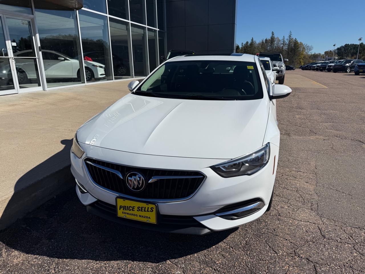 2019 Buick Regal Sportback Essence 4dr All-Wheel Drive Hatchback Photo4