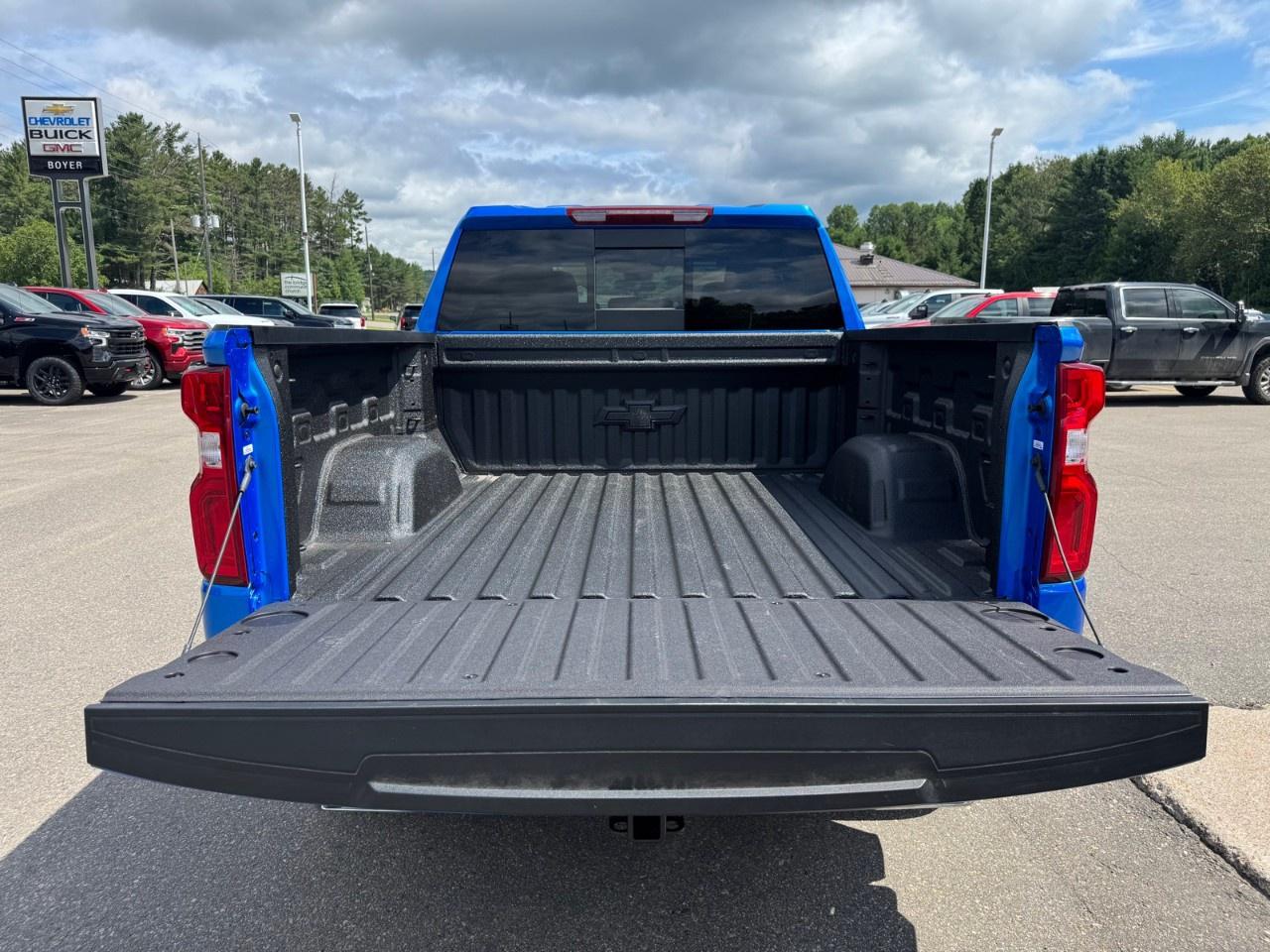 2025 Chevrolet Silverado 1500 Crew Cab Short Box 4-Wheel Drive RST Photo