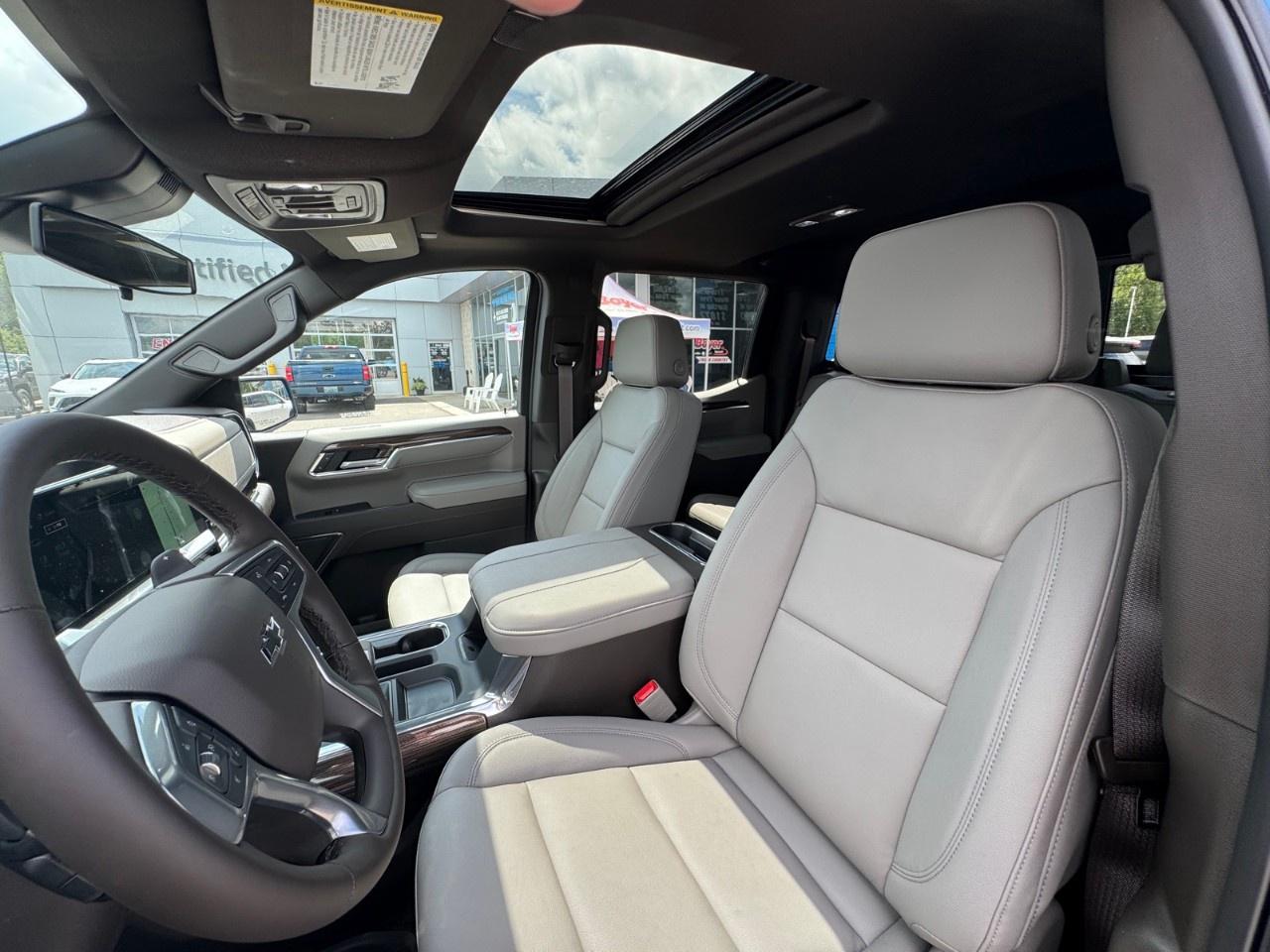 2025 Chevrolet Silverado 1500 Crew Cab Short Box 4-Wheel Drive RST Photo