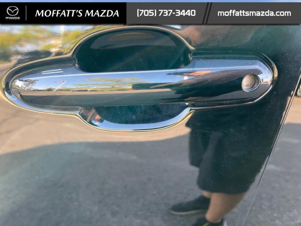 2023 Toyota RAV4 Hybrid XLE Photo