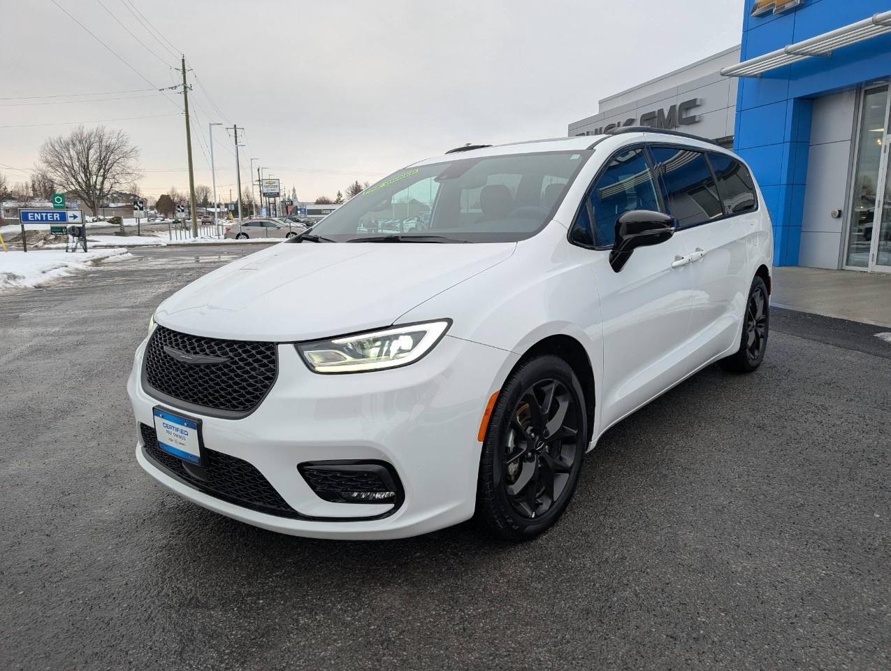 2024 Chrysler Pacifica TOURING-L FWD Photo