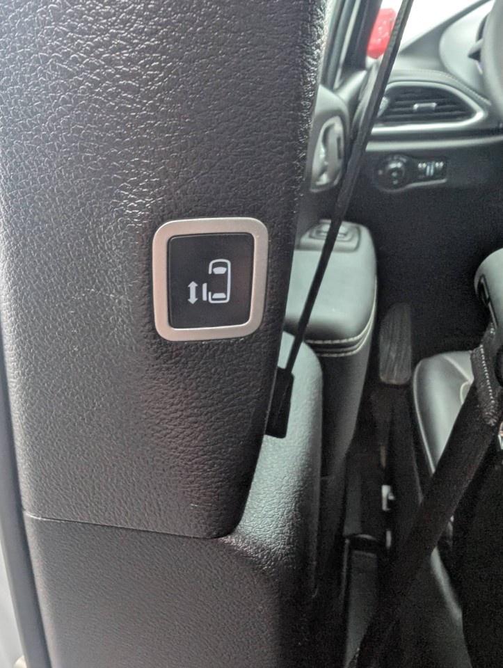 2024 Chrysler Pacifica TOURING-L FWD Photo