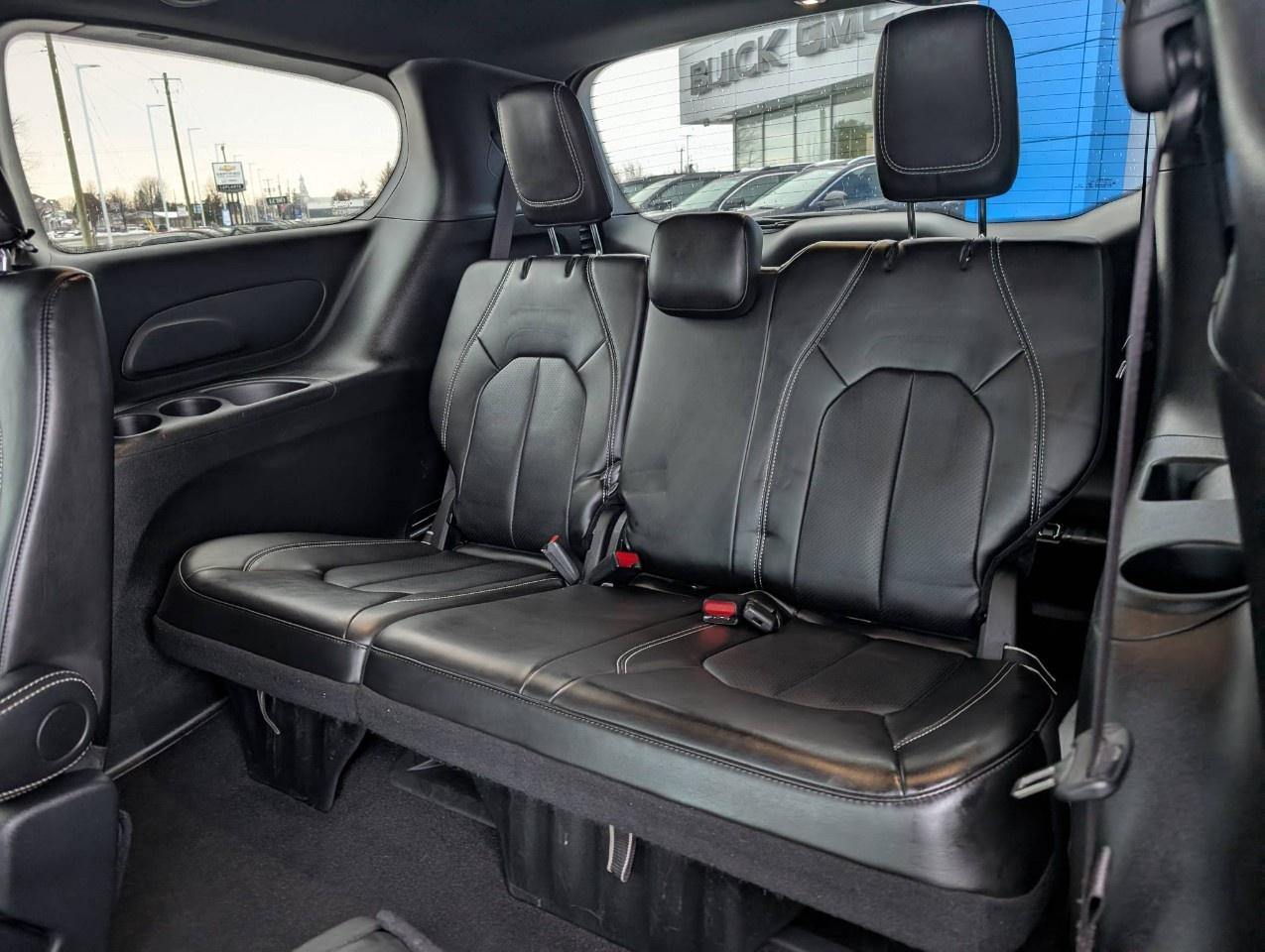 2024 Chrysler Pacifica TOURING-L FWD Photo