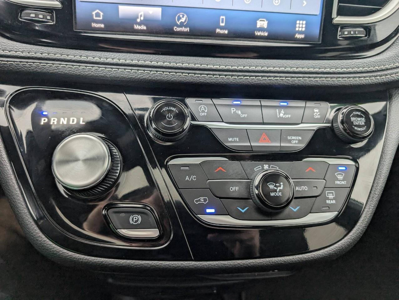 2024 Chrysler Pacifica TOURING-L FWD Photo