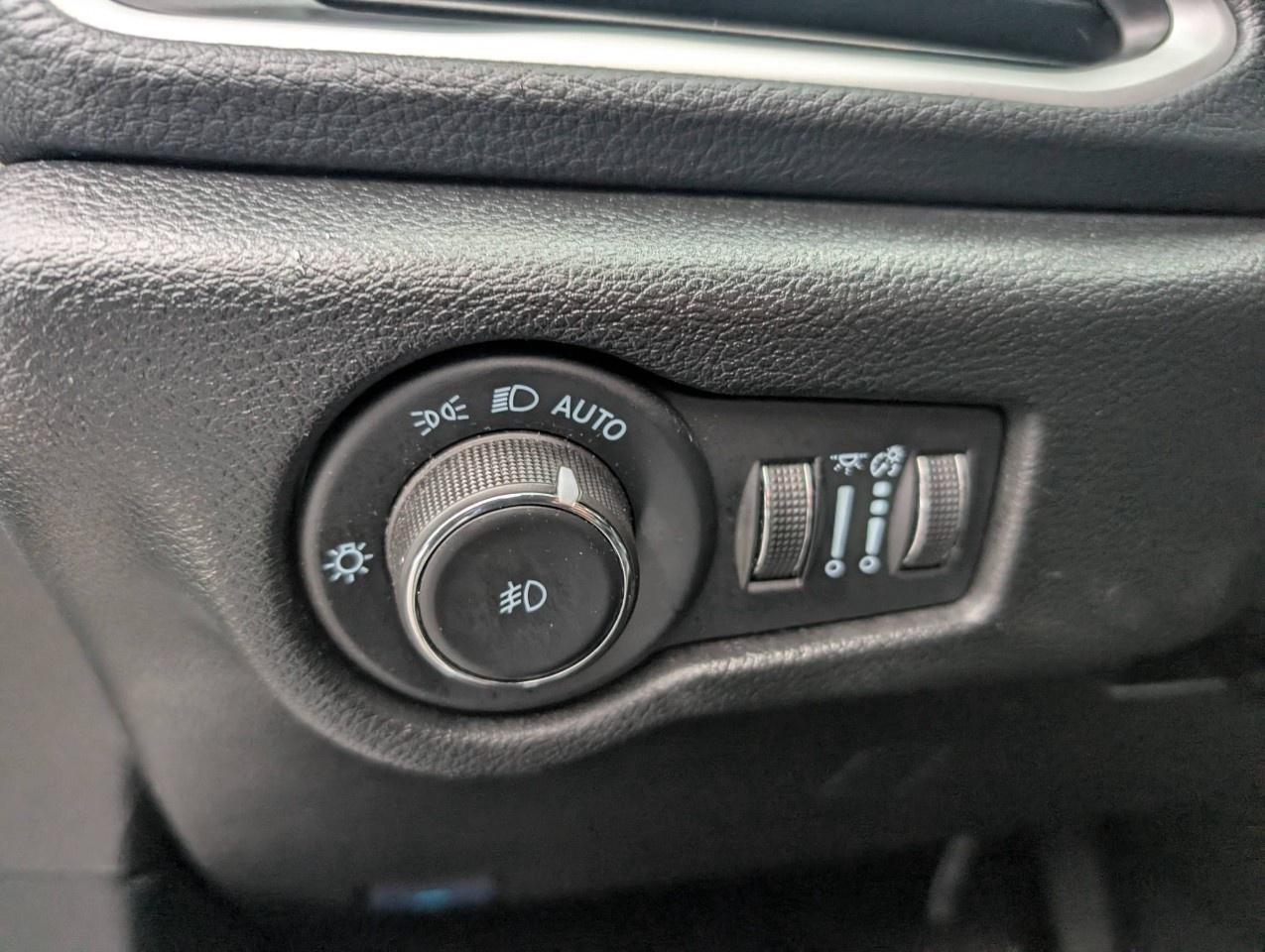 2024 Chrysler Pacifica TOURING-L FWD Photo