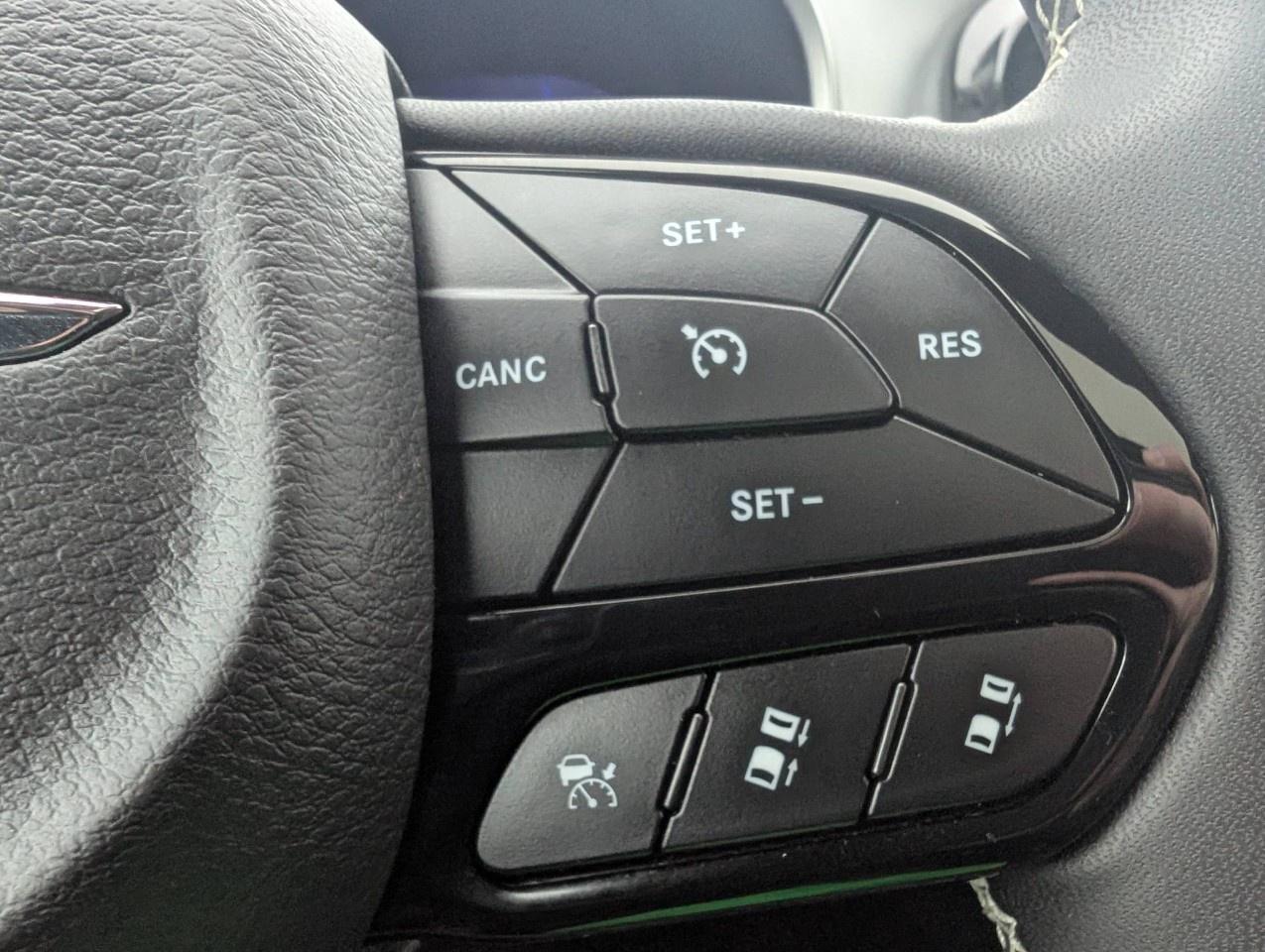 2024 Chrysler Pacifica TOURING-L FWD Photo