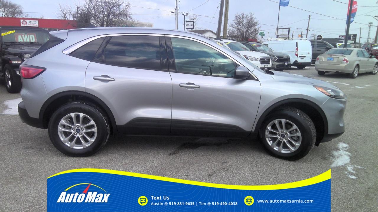 2021 Ford Escape SE 4dr All-Wheel Drive Photo3