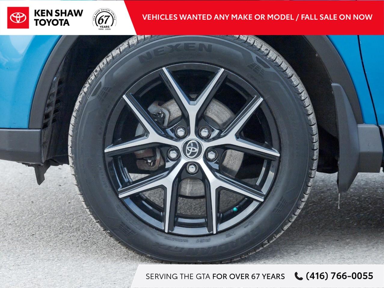 2017 Toyota RAV4 Hybrid SE 4dr All-Wheel Drive Photo4