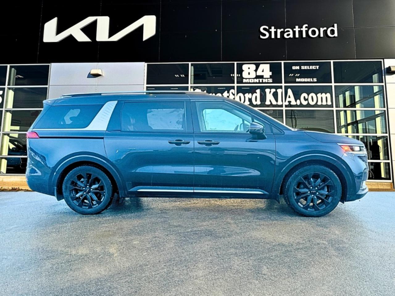 2023 Kia Carnival SX Photo