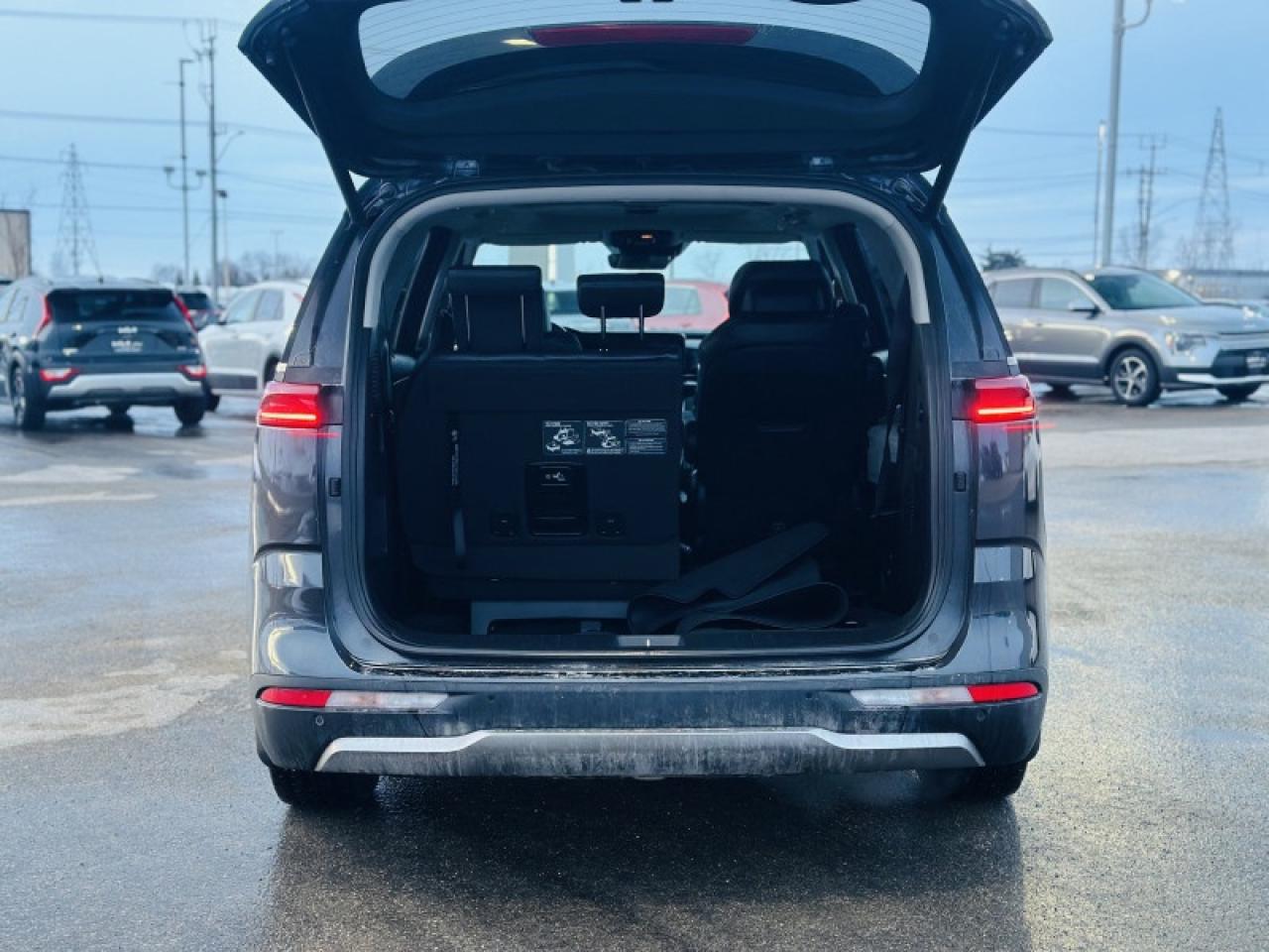 2023 Kia Carnival SX Photo