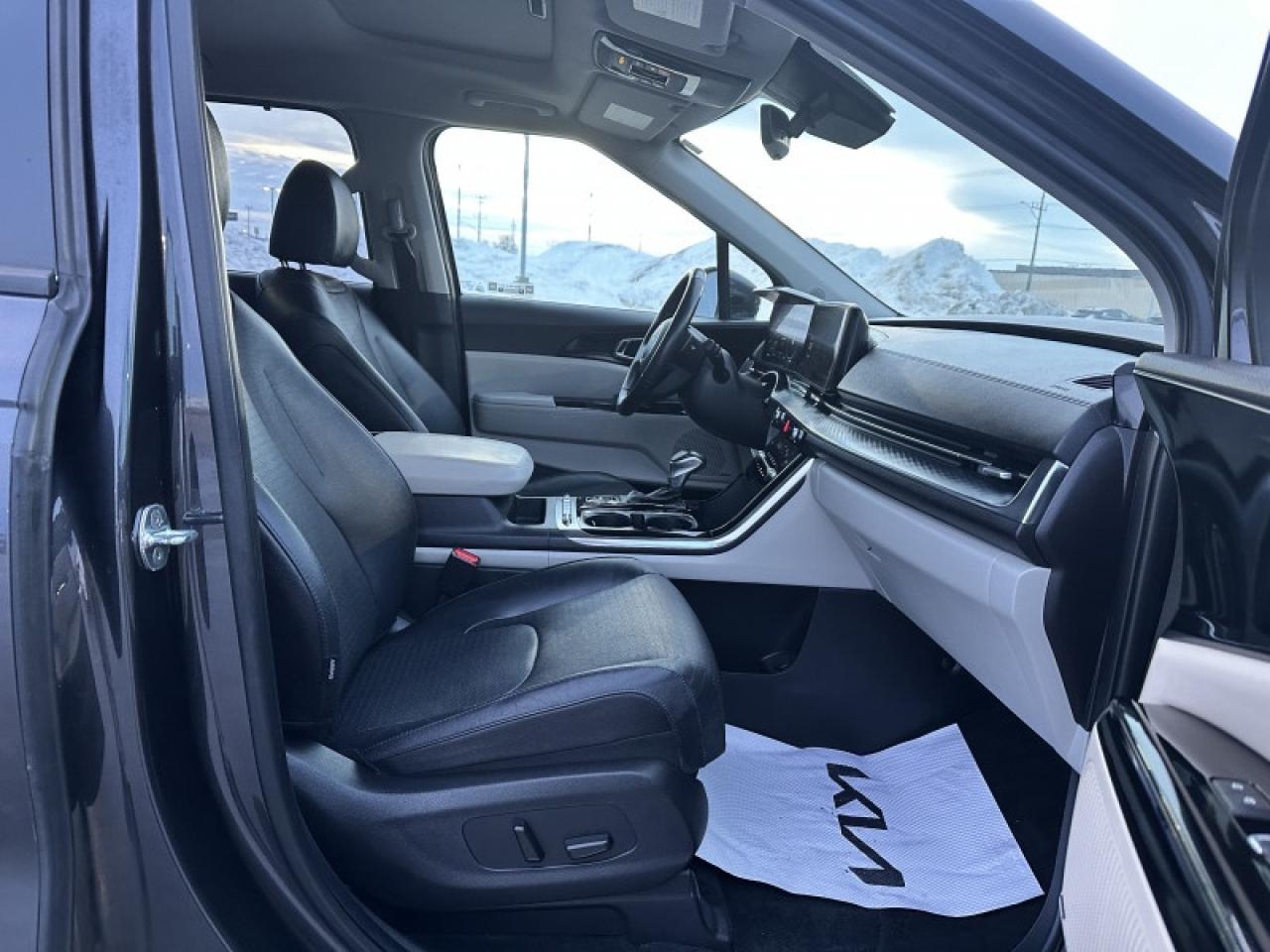 2023 Kia Carnival SX Photo