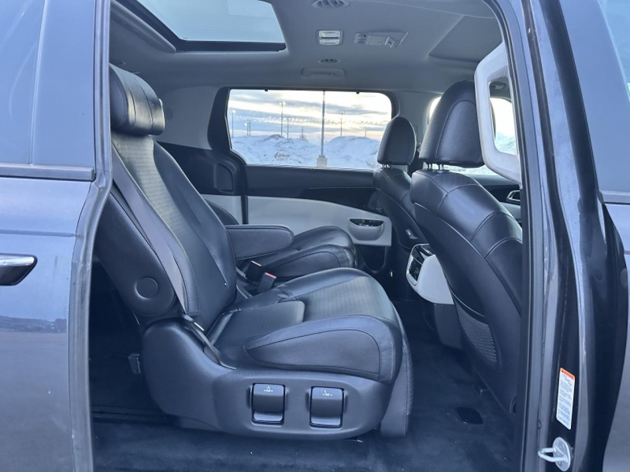 2023 Kia Carnival SX Photo