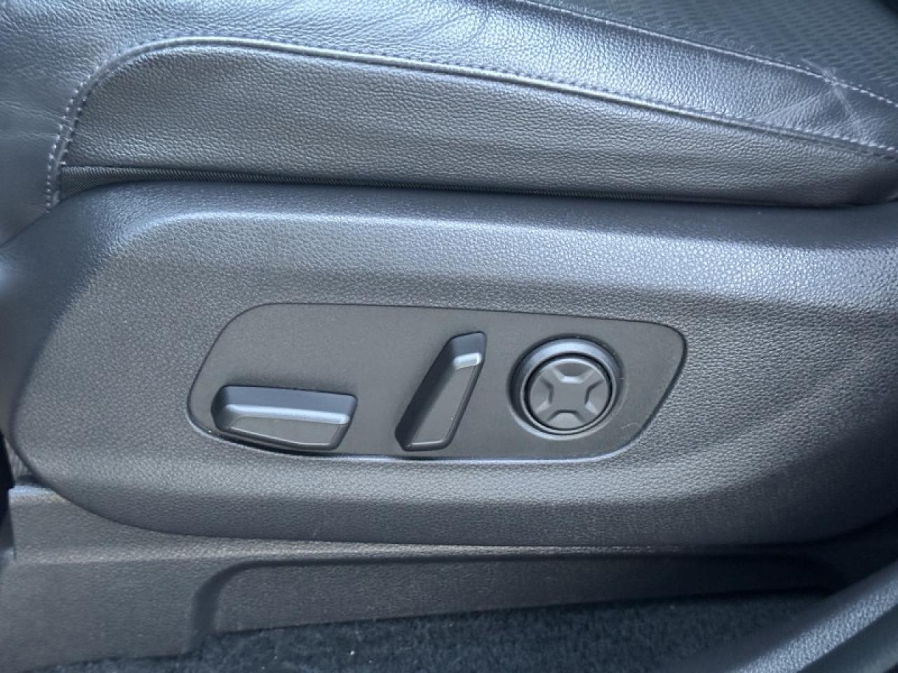 2023 Kia Carnival SX Photo