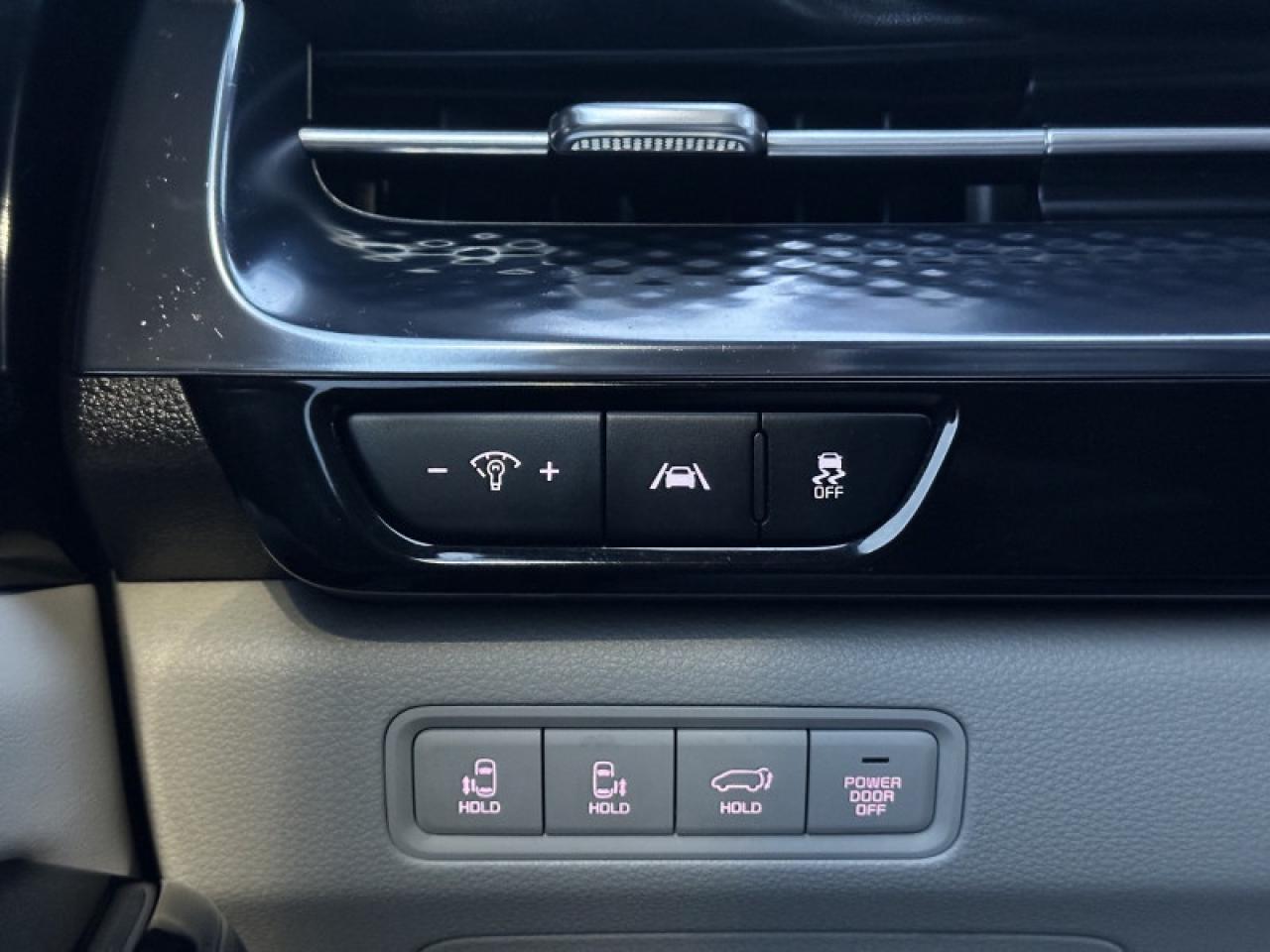 2023 Kia Carnival SX Photo