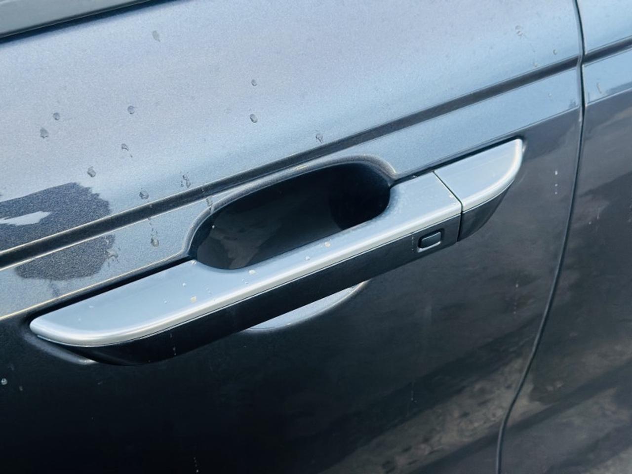 2023 Kia Carnival SX Photo