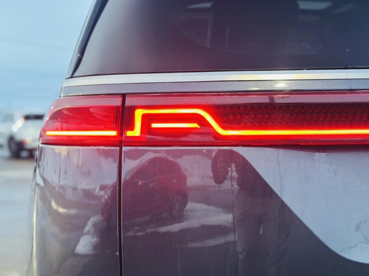 2023 Kia Carnival SX Photo