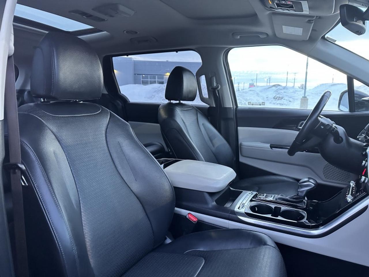 2023 Kia Carnival SX Photo