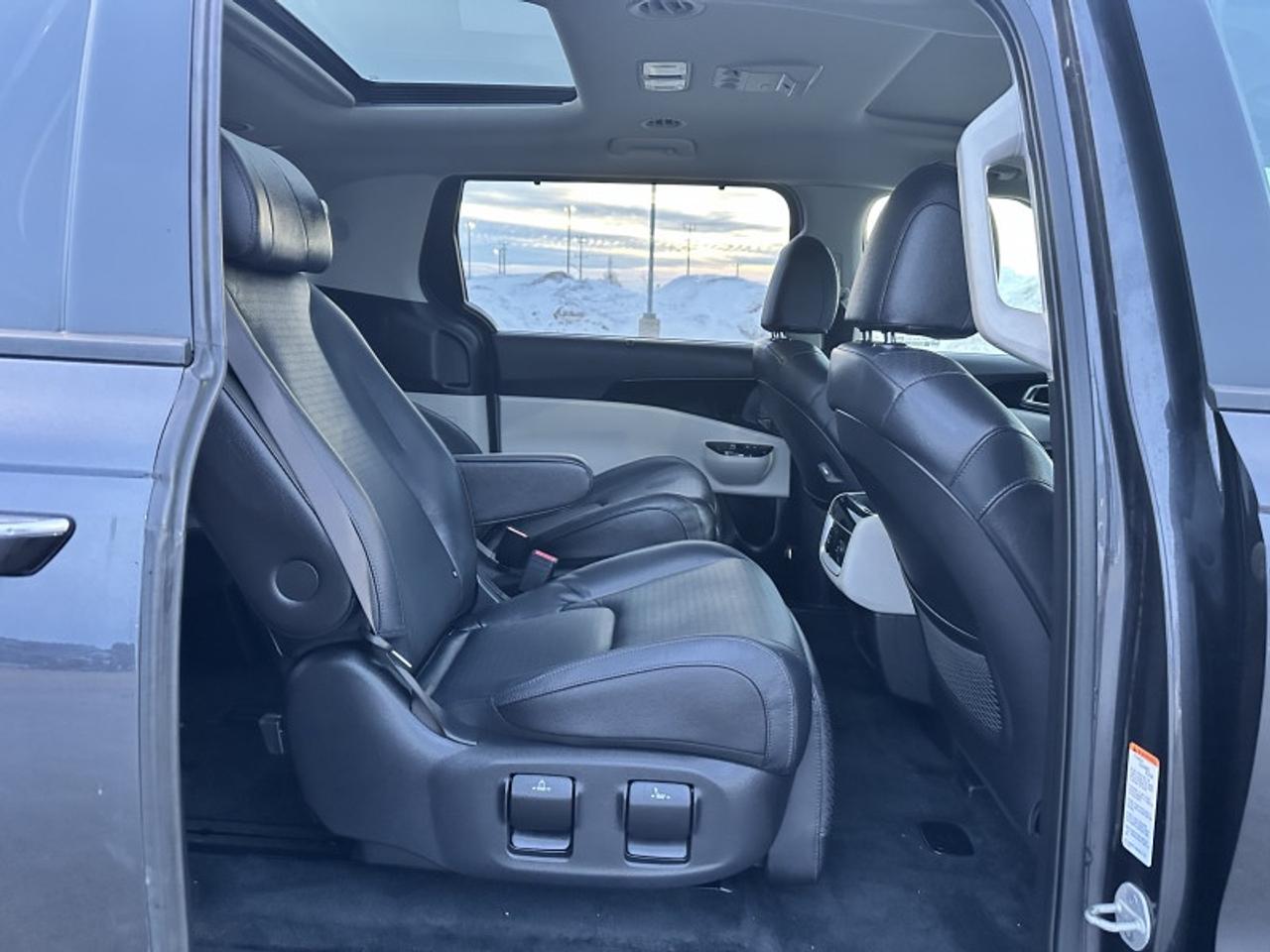 2023 Kia Carnival SX Photo