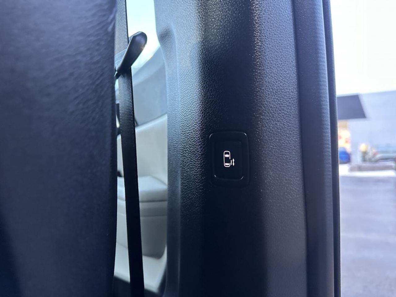 2023 Kia Carnival SX Photo