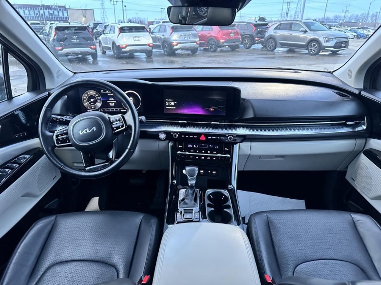 2023 Kia Carnival SX Photo