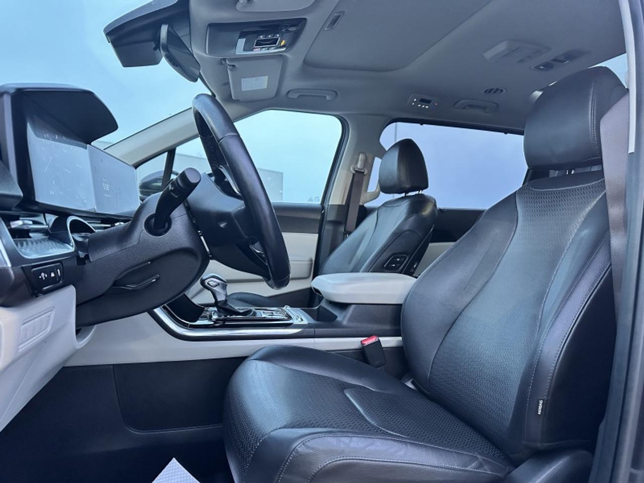 2023 Kia Carnival SX Photo