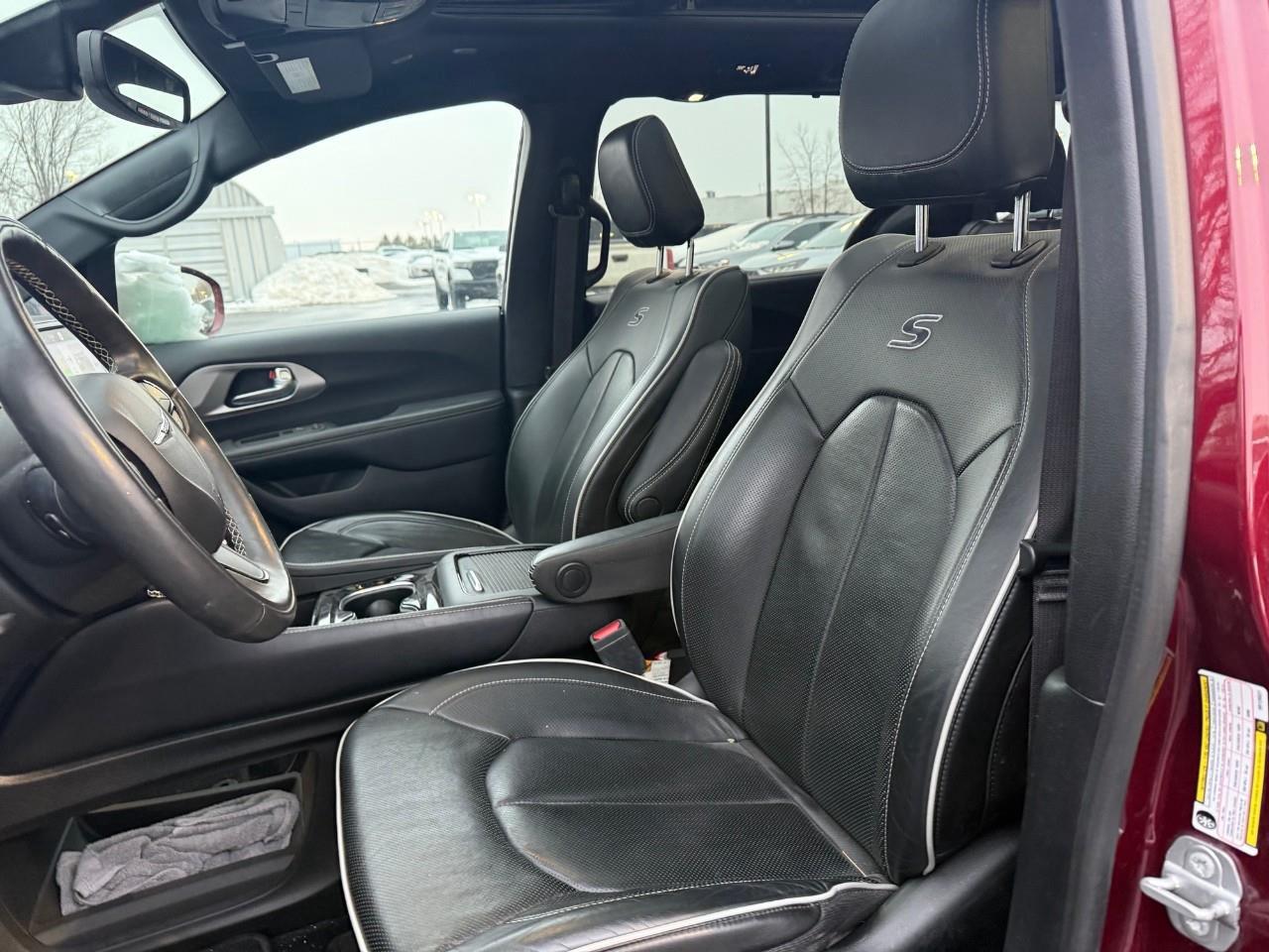 2022 Chrysler Pacifica Limited Front-Wheel Drive Passenger Van Photo