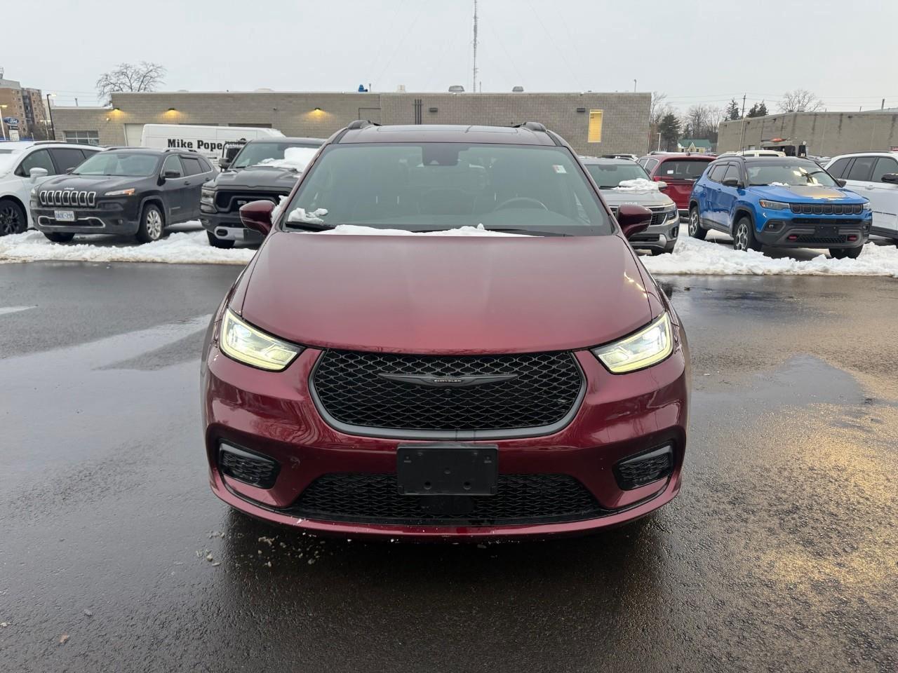 2022 Chrysler Pacifica Limited Front-Wheel Drive Passenger Van Photo