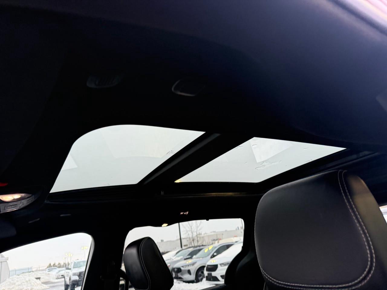 2022 Chrysler Pacifica Limited Front-Wheel Drive Passenger Van Photo