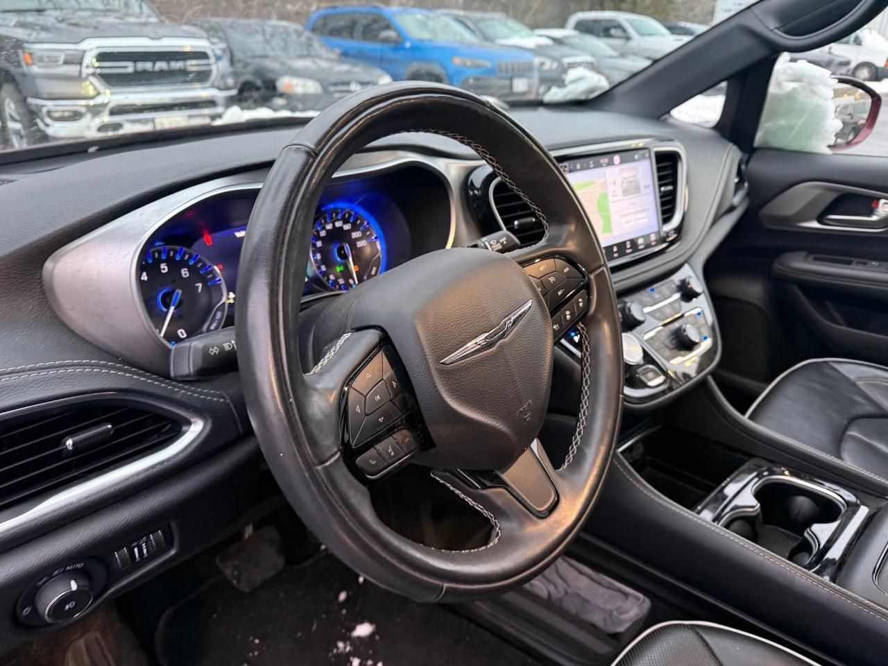 2022 Chrysler Pacifica Limited Front-Wheel Drive Passenger Van Photo