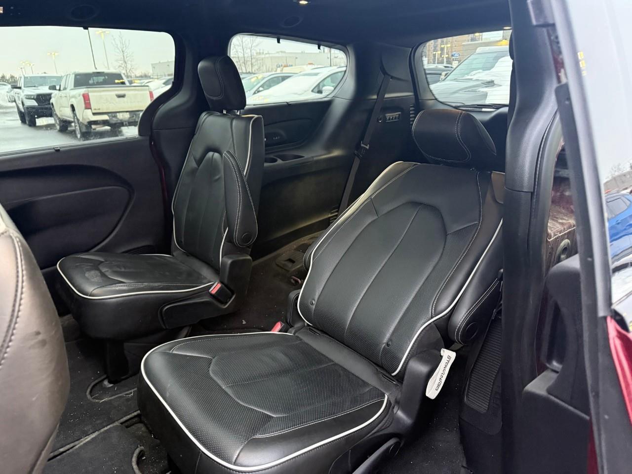 2022 Chrysler Pacifica Limited Front-Wheel Drive Passenger Van Photo