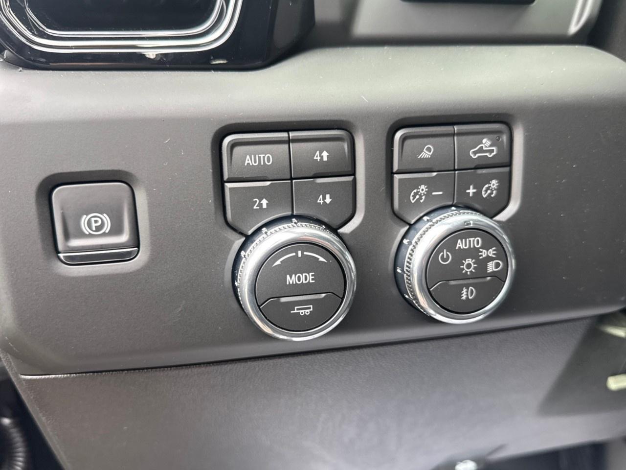 2026 GMC SIERRA 2500HD Crew Cab Standard Box 4-Wheel Drive AT4 Photo