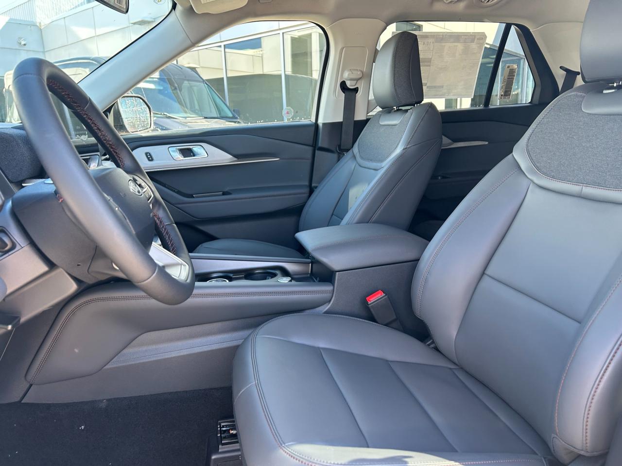 2025 Ford Explorer Active 4dr 4x4 Photo