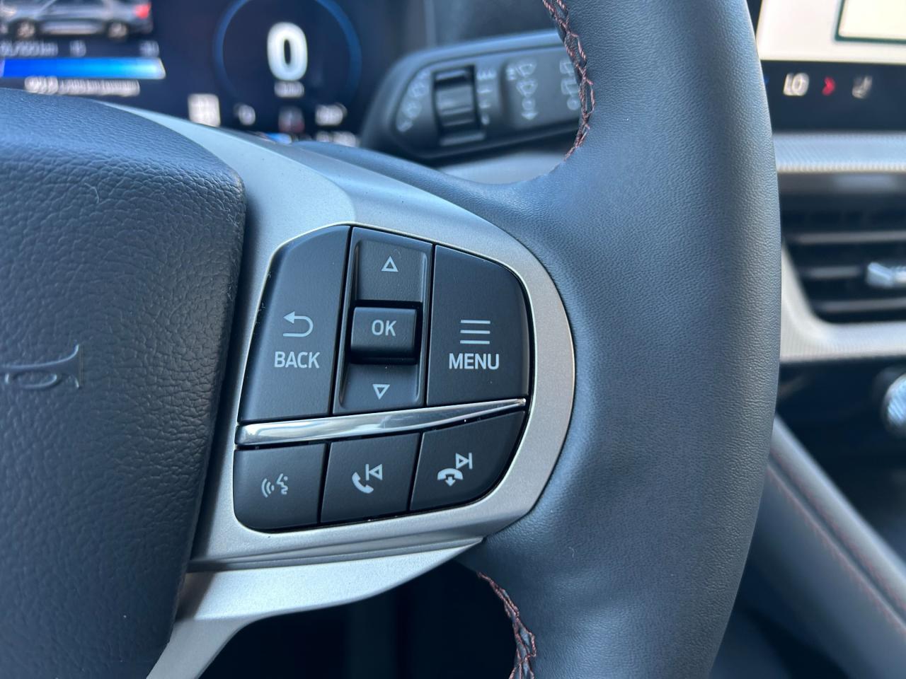 2025 Ford Explorer Active 4dr 4x4 Photo