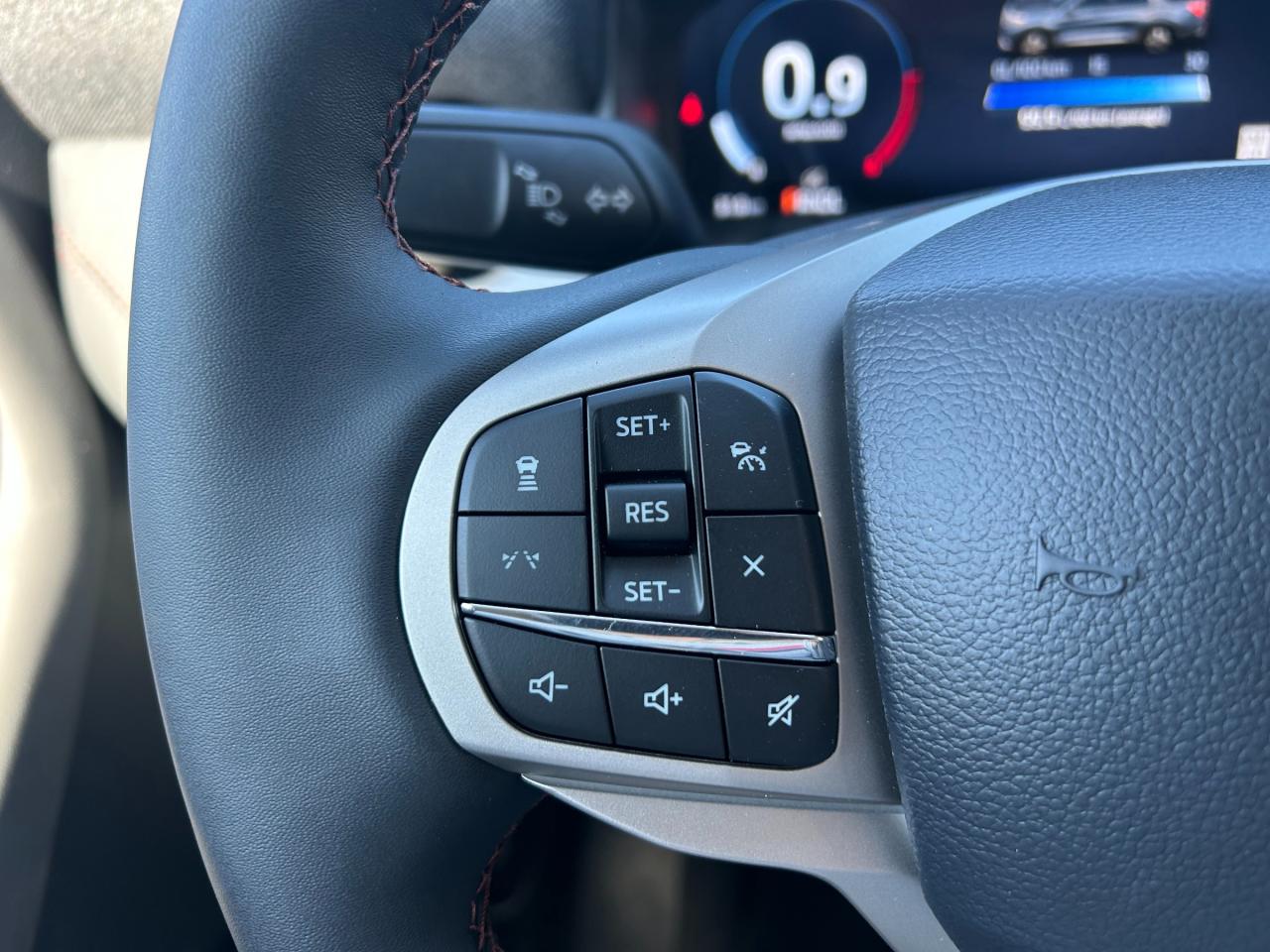 2025 Ford Explorer Active 4dr 4x4 Photo