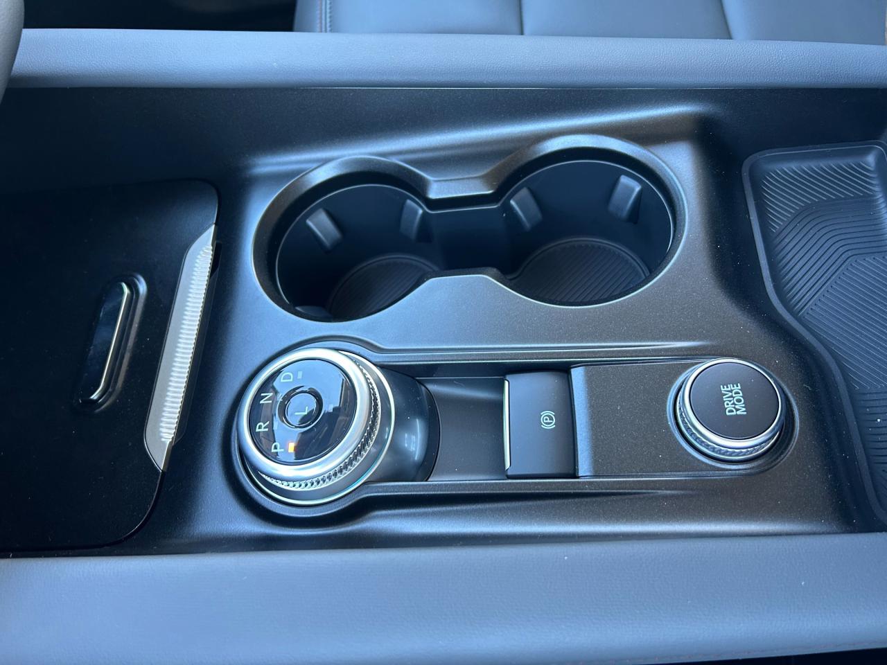 2025 Ford Explorer Active 4dr 4x4 Photo