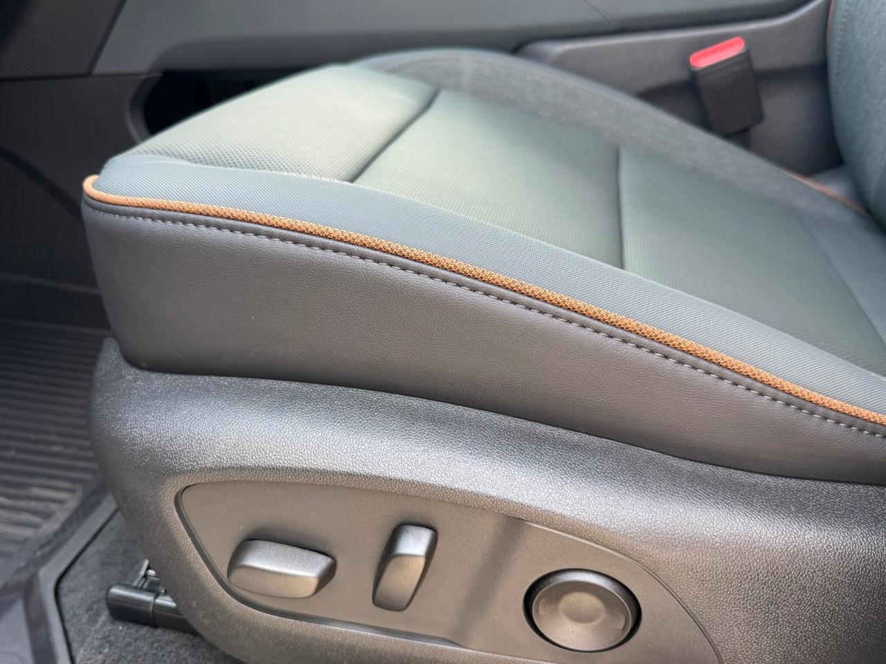 2025 GMC Acadia AWD AT4 Photo