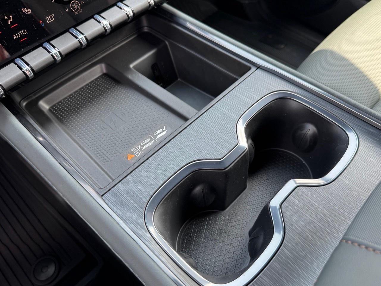 2025 GMC Acadia AWD AT4 Photo