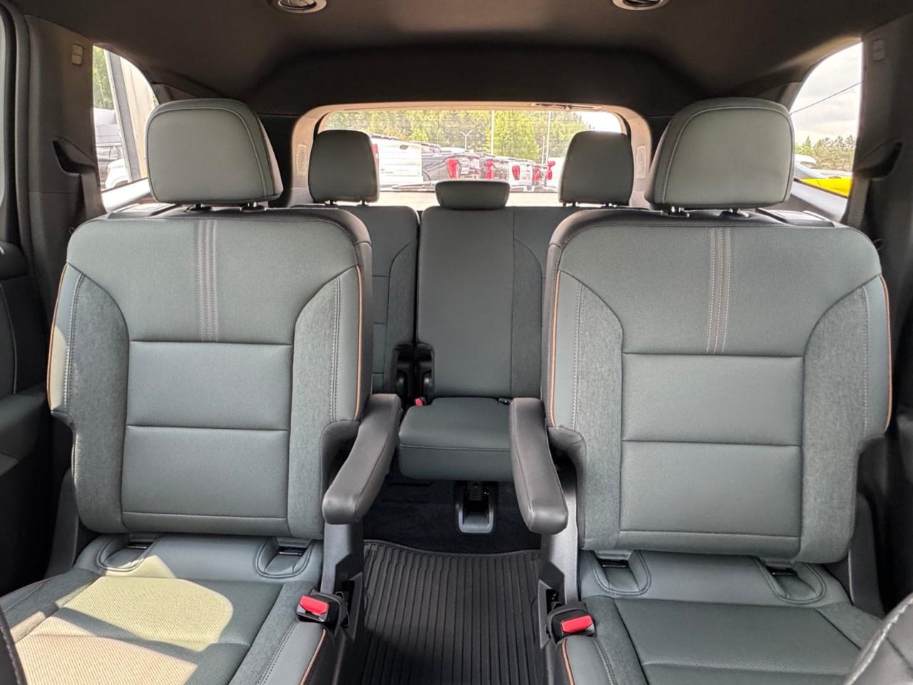 2025 GMC Acadia AWD AT4 Photo