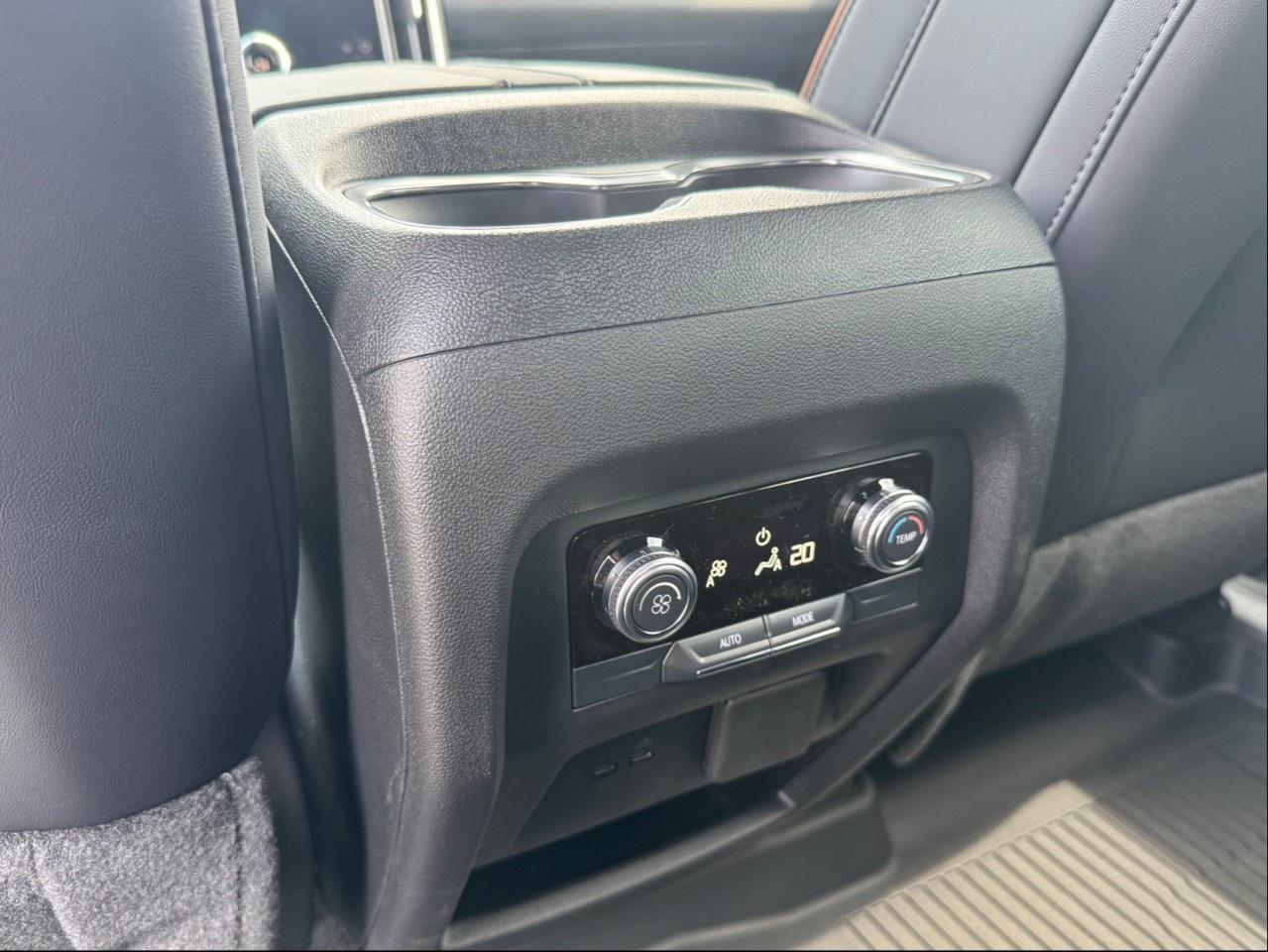 2025 GMC Acadia AWD AT4 Photo