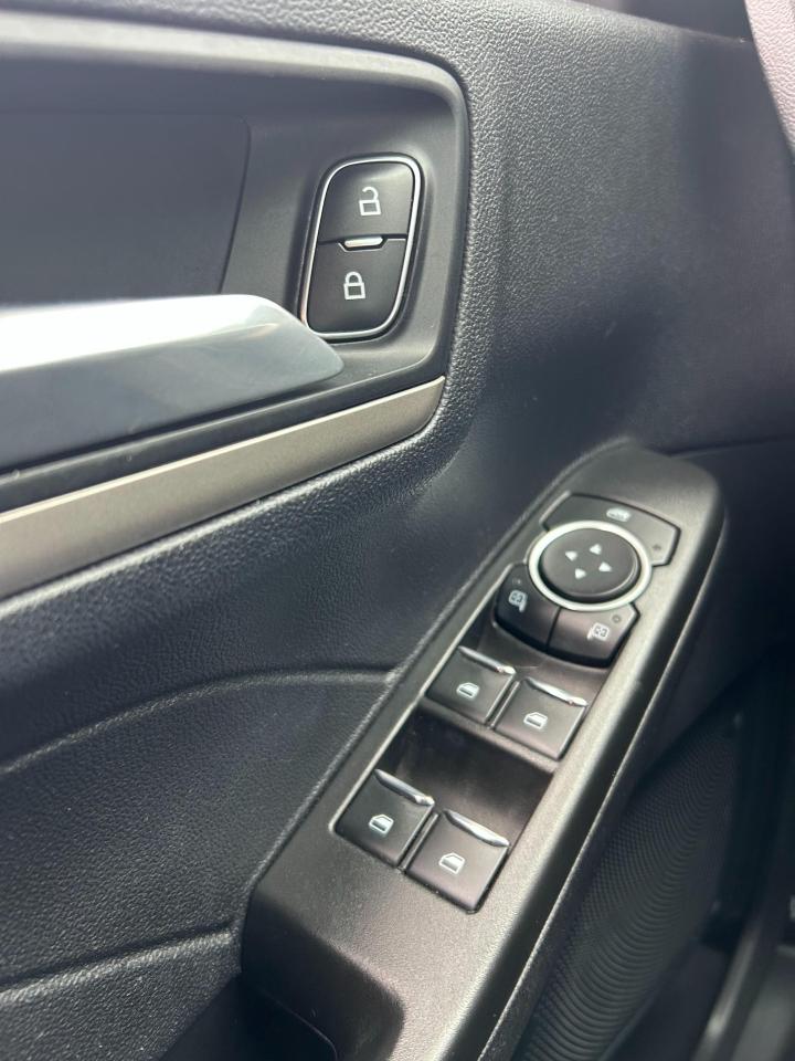 2021 Ford Escape SE 4dr All-Wheel Drive Photo