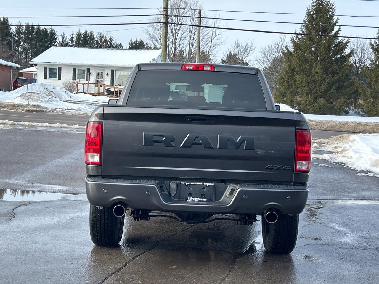 2022 RAM 1500 Classic Express CREWCAB 5.7L/4X4  CALL NAPANEE 6133542100 Photo4