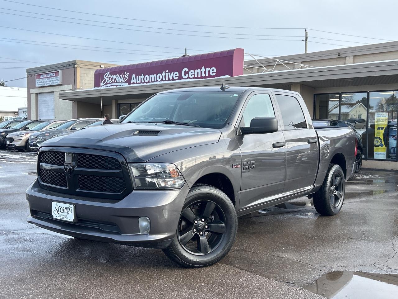 2022 RAM 1500 Classic Express CREWCAB 5.7L/4X4  CALL NAPANEE 6133542100 Photo0
