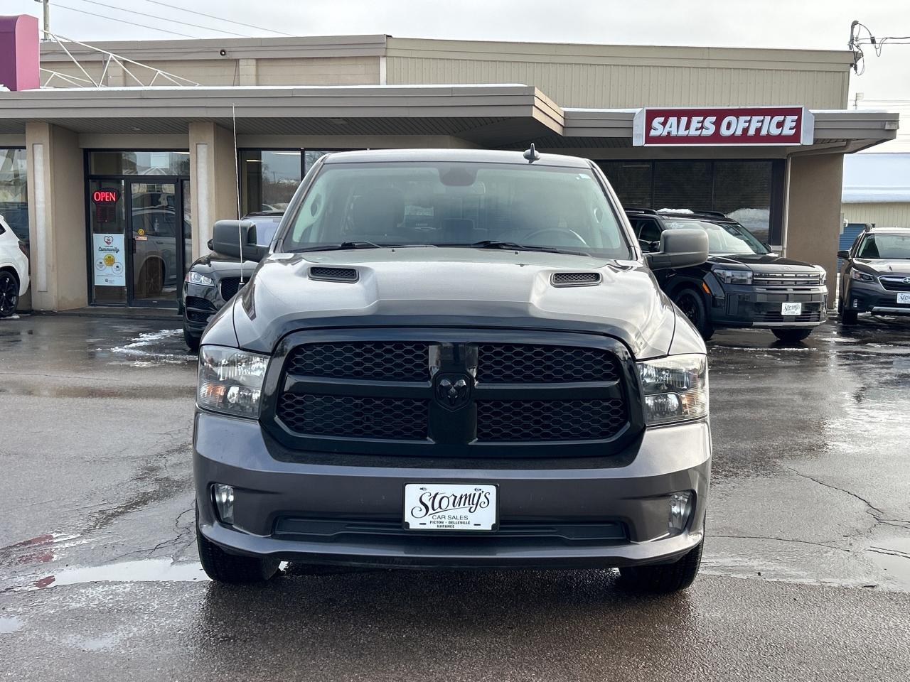 2022 RAM 1500 Classic Express CREWCAB 5.7L/4X4  CALL NAPANEE 6133542100 Photo