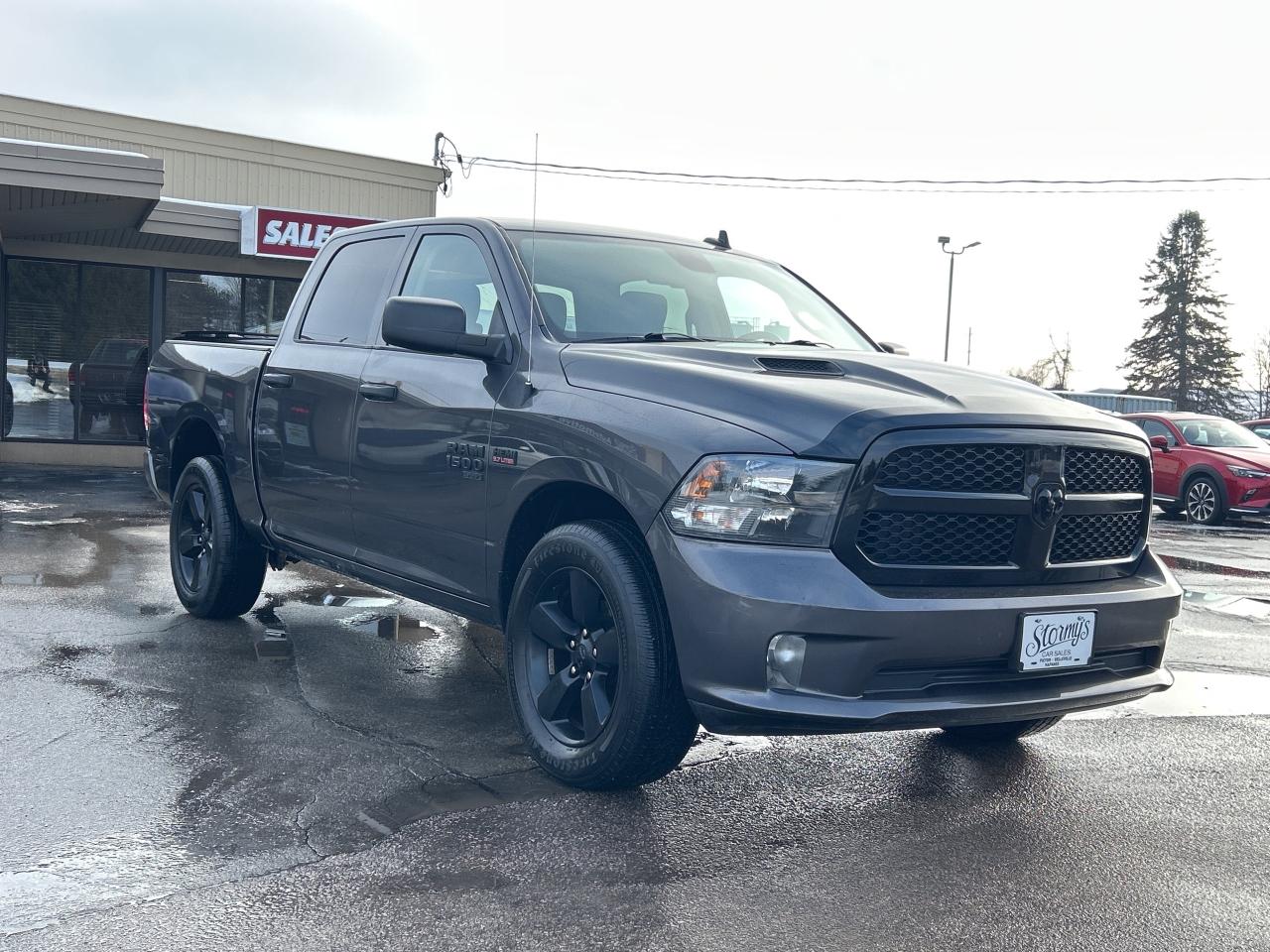 2022 RAM 1500 Classic Express CREWCAB 5.7L/4X4  CALL NAPANEE 6133542100 Photo
